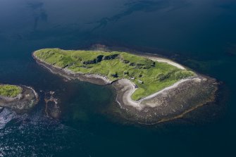 Aerial photograph of Sheep Island from the SE. The three kilns and associated buildings are clustered round the small bay. On the left is a horseshoe-shaped reef (an Càrn = pile of stones) which appears to have served as a ballast dump. (Colin Martin)