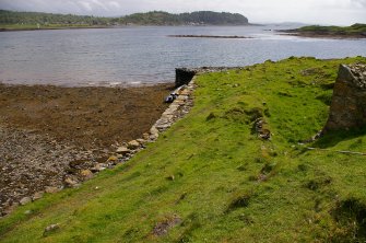 The quay frontage to the SE of Kiln 3. Beyond, at top centre, is a horseshoe-shaped reef (an Càrn = pile of stones) which appears to have served as a ballast dump. (Colin Martin)