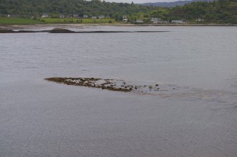 The reef (an Càrn = pile of stones) which appears to have been a ballast dump is exposing as the tide falls. Port Appin on the mainland shore lies beyond. (Colin Martin)