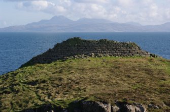 Headland fort from the NE, looking towards Rum. (Colin Martin)