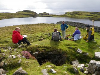 This site has elicited much interest and discussion from heritage agencies and others. Here, seated on the remains of a Neolithic chambered cairn overlooking Loch na h-Airde in September 2013, an informal international seminar is taking place. From left, Philip Robertson (Historic Scotland), George Geddes (Royal Commission on the Ancient and Historic Monuments of Scotland), Edward Martin (archaeological photographer), and Dr Ian MacLeod (Western Australian Museum). Behind the camera is Dr Colin Martin (University of St Andrews). (Colin Martin)
