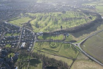 Oblique aerial view of the King's Knot, the King's Park and the golf course, looking SSW.