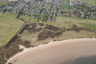 General oblique aerial view of the north side of Gullane, looking SSE.