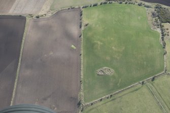 Oblique aerial view of Wormit Hill Inner Landward Defences, looking S.