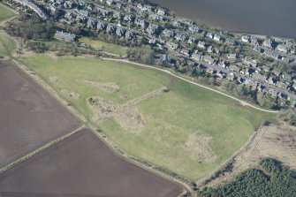 Oblique aerial view of Wormit Hill Inner Landward Defences, looking WNW.