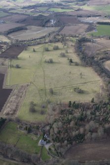 Oblique aerial view of the site of Delvine Golf Course and Inchtuthil, looking WNW.