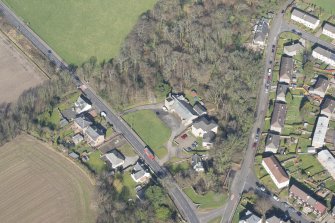 General oblique aerial view of Cardross, Geilston Hall and Drill Hall, looking NNW.