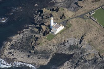Oblique aerial view of Turnberry Castle and Turnberry Lighthouse, looking NNE.