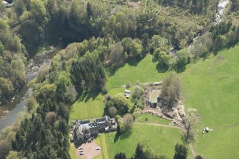 Oblique aerial view of Corra Castle and Corehouse Country House, looking SE.