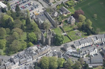 Oblique aerial view of Kelso Abbey and War Memorial, looking E.