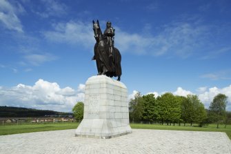 General view of the Robert The Bruce Statue, looking west north west.