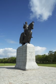 General view of the Robert The Bruce Statue, looking north.