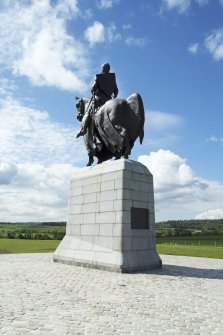 General view of the Robert The Bruce Statue, looking south south east.