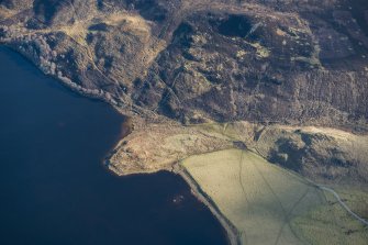Oblique aerial view of Easter Ruthven farmstead and possible crannog, Loch Ruthven, looking SE.