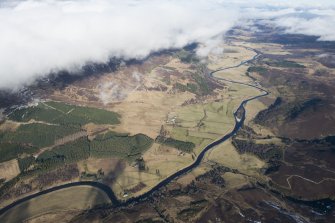 General oblique aerial view of the River Findhorn from Dalarossie Church to Clune Lodge, looking NNE.