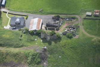 Oblique aerial view of Kipps Farmhouse and Kipps Tower, looking S.