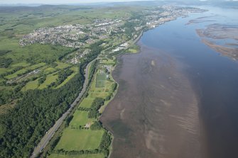 General oblique aerial view of Port Glasgow,  the timber ponds at Kelburn Park and Finlaystone Point, looking SW.