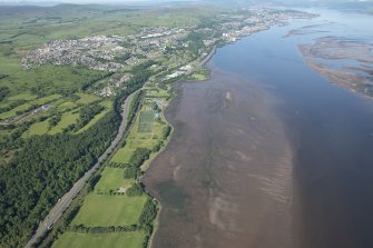 General oblique aerial view of Port Glasgow,  the timber ponds at Kelburn Park and Finlaystone Point, looking SW.