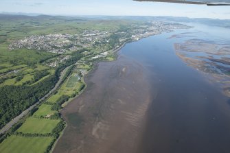 General oblique aerial view of Port Glasgow,  the timber ponds at Kelburn Park and Finlaystone Point, looking SW.