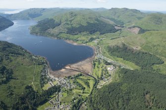 General oblique aerial view of Lochgoilhead and the golf course, looking SW.