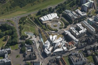 Oblique aerial view of the Canongate, Our Dynamic Earth and Scottish Parliament, looking SW.