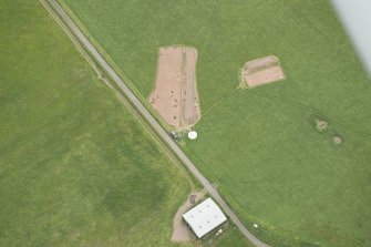 Oblique aerial view of the Glasgow University excavations with Wellhill farmstead adjacent, looking S.