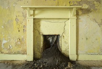 South east range, ground floor, Parlour south room, detail of fireplace