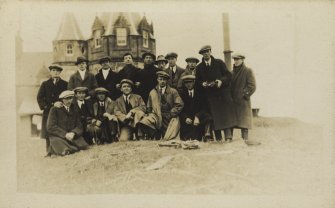 Uncaptioned photograph of a group of people in front of John O'Groats House Hotel.