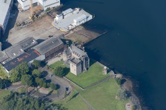 Oblique aerial view of Newark Castle, looking NW.