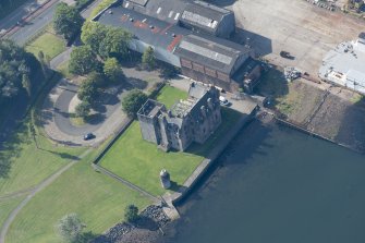 Oblique aerial view of Newark Castle, looking SW.