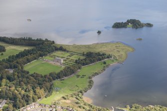 General oblique aerial view of Kinross House and Lochleven Castle Island, looking E.