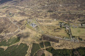 Oblique aerial view of Dalwhinnie, Dalwhinnie Distllery, the Dunkeld to Inverness Military Road, the Dalwhinnie to Fort Augustus Military Road and Dalwhinnie Railway Station, looking E.