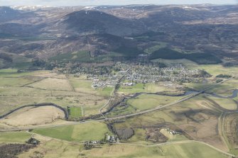 General oblique aerial view of Kingussie and Ruthven Barracks, looking NW.