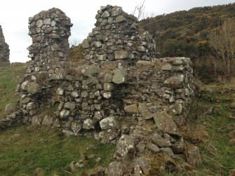 Knockdavie Castle. Detail of the remains of the eastern range, set at the corner of the principal range.