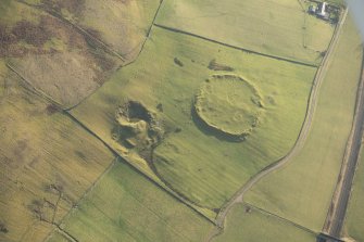 Oblique aerial view of the settlement and quarry, looking SSE.