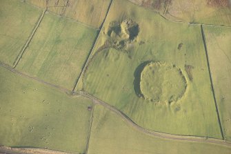 Oblique aerial view of the settlement and quarry, looking E.