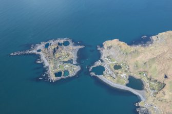 Oblique aerial view of Easdale and Ellenabeich, looking NNW.