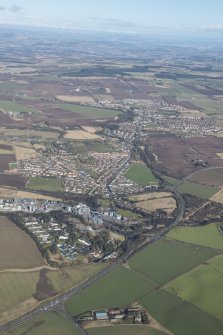 General oblique aerial view of the central Fife landscape including Kennoway, Windygates and Cameron Bridge Distillery, looking NE.