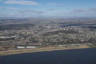 General oblique aerial view of Dundee centred on Balgay Park and Airport, looking N.