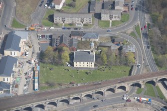 Oblique aerial view of Kilmarnock Old High Kirk and Kirkyard, looking NE.