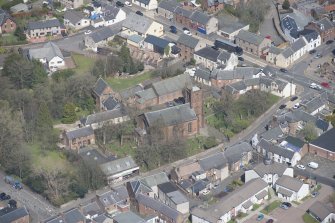 Oblique aerial view of Mauchline Old Church and Mauchline Castle, looking N.
