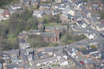 Oblique aerial view of Mauchline Old Church and Mauchline Castle, looking NNW.