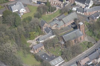 Oblique aerial view of Mauchline Old Church and Mauchline Castle, looking N.