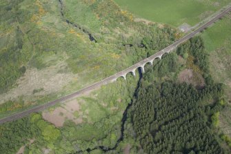 Oblique aerial view of Linhouse Water Viaduct, looking NNW.
