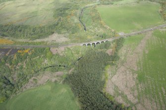 Oblique aerial view of Linhouse Water Viaduct, looking WNW.