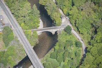 Oblique aerial view of the Old Bridge of Avon, looking NNW.