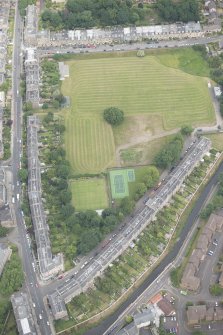 Oblique aerial view of Warriston Crescent and Inverleith Row, looking NNW.