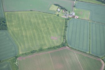 Oblique aerial view of the cropmarks of the settlement and field boundaries with West Flemington Farmstead beyond, looking NNW.