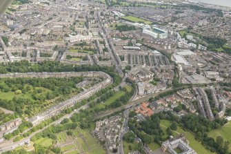 Oblique aerial view of Easter Road, Royal High school, Hibernian Football Club, Regent Terrace, Royal Terrace, Royal and Carlton Terrace, looking N.