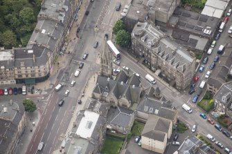 Oblique aerial view of Pilrig Dalmeny Street Church, 2,4,6 Pilrig Street, 1 Pilrig Place and Pilrig Dalmeny Street Church Hall, looking S.